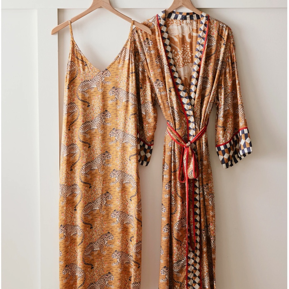Bagheera - Satin Chic to Sleep Nightie and Satin
Robe Set - Tobacco PRINTFRESH